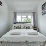 Crediton Cosy 3 Bedroom House - Bristol