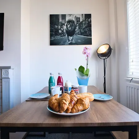 Crediton Cosy 3 Bedroom House - *