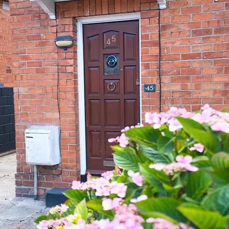 Crediton Cosy 3 Bedroom House - Bristol