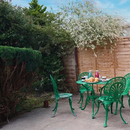 Crediton Cosy 3 Bedroom House - Bristol