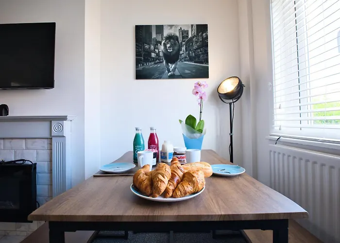 Crediton Cosy 3 Bedroom House - *