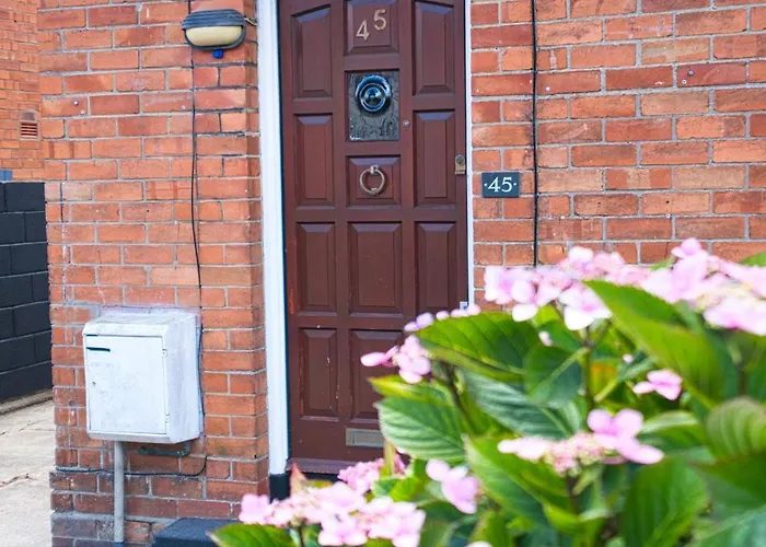 Crediton Cosy 3 Bedroom House - Bristol