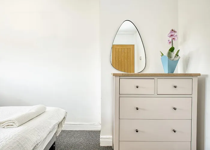 Crediton Cosy 3 Bedroom House - *